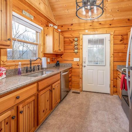 Over The Mountain - Smoky Mountain View Cabin Севьервилл Экстерьер фото