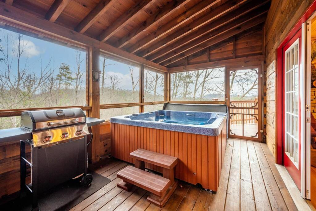 Over The Mountain - Smoky Mountain View Cabin Севьервилл Экстерьер фото
