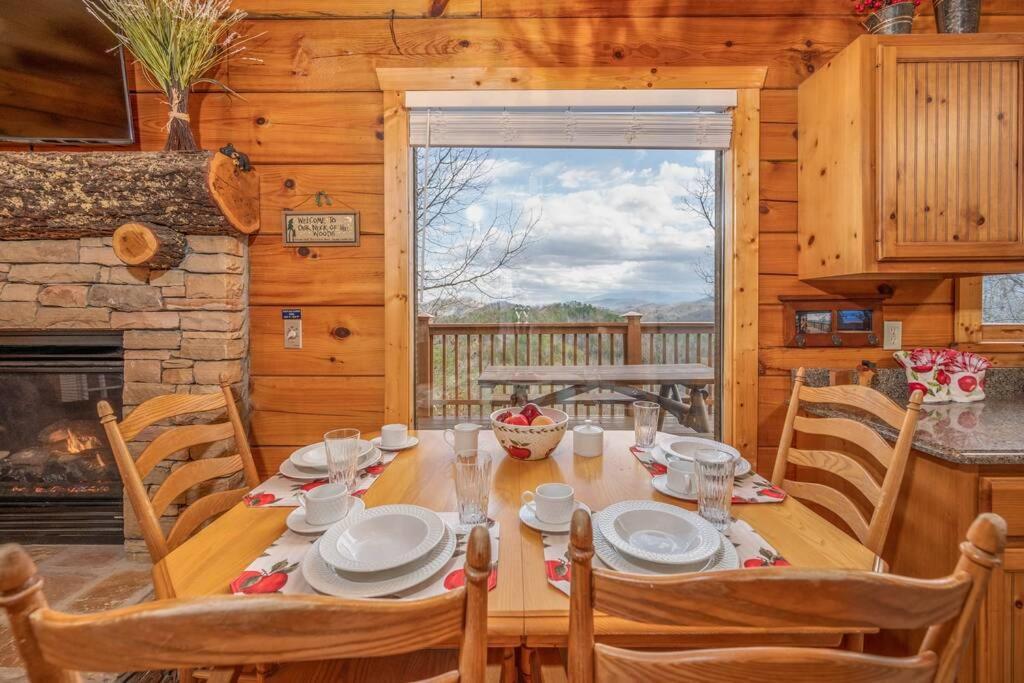 Over The Mountain - Smoky Mountain View Cabin Севьервилл Экстерьер фото