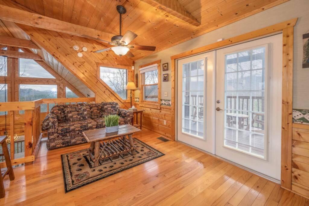 Over The Mountain - Smoky Mountain View Cabin Севьервилл Экстерьер фото