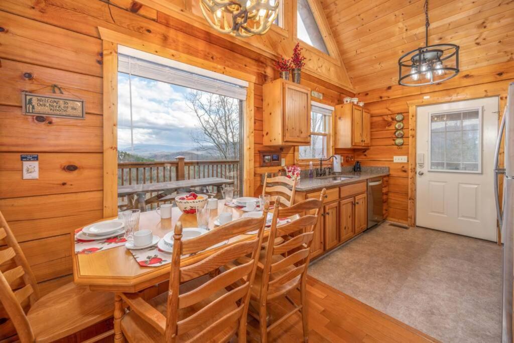 Over The Mountain - Smoky Mountain View Cabin Севьервилл Экстерьер фото